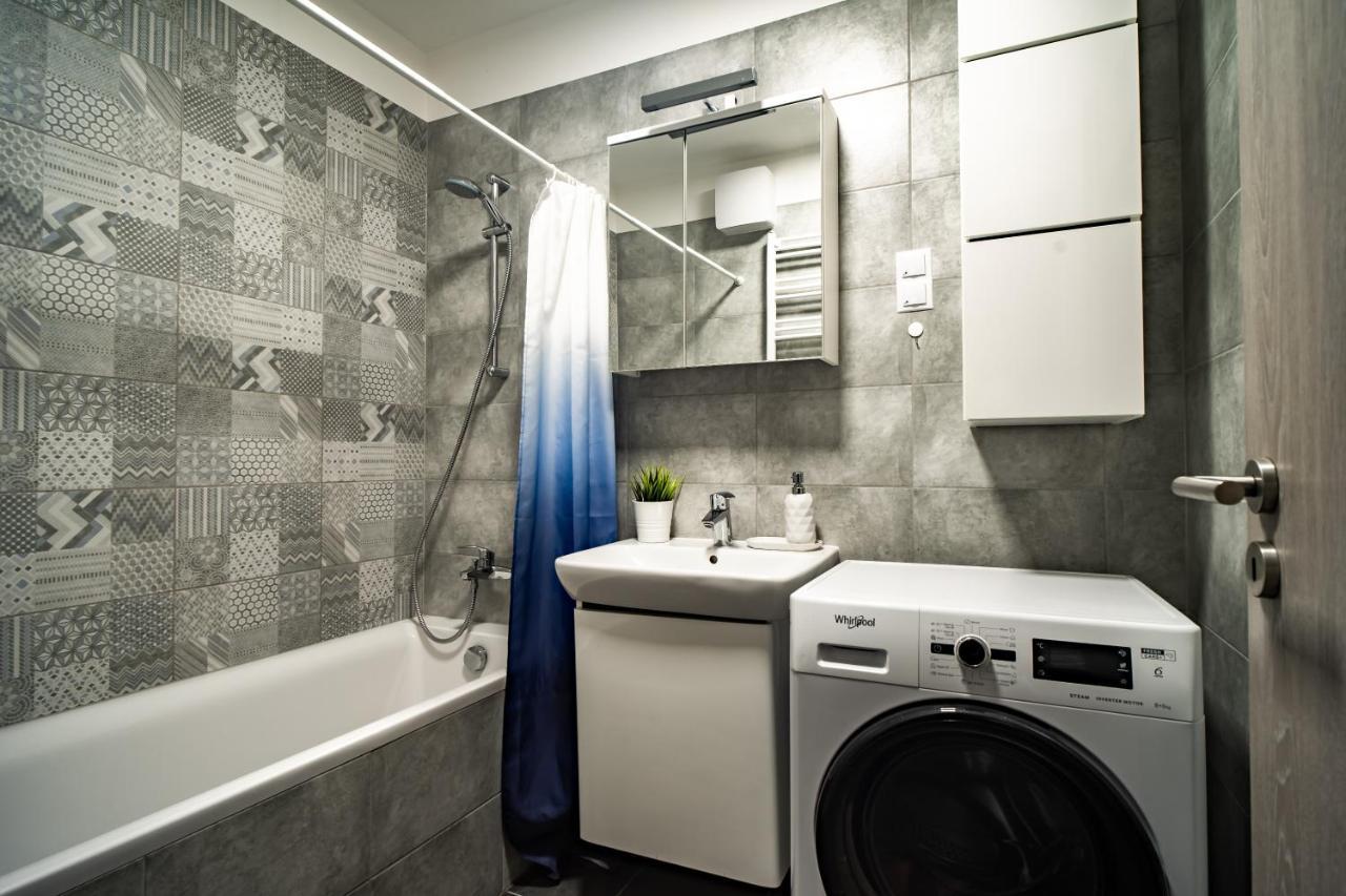 Vig Apartment - With Private Parking Budapest Eksteriør bilde